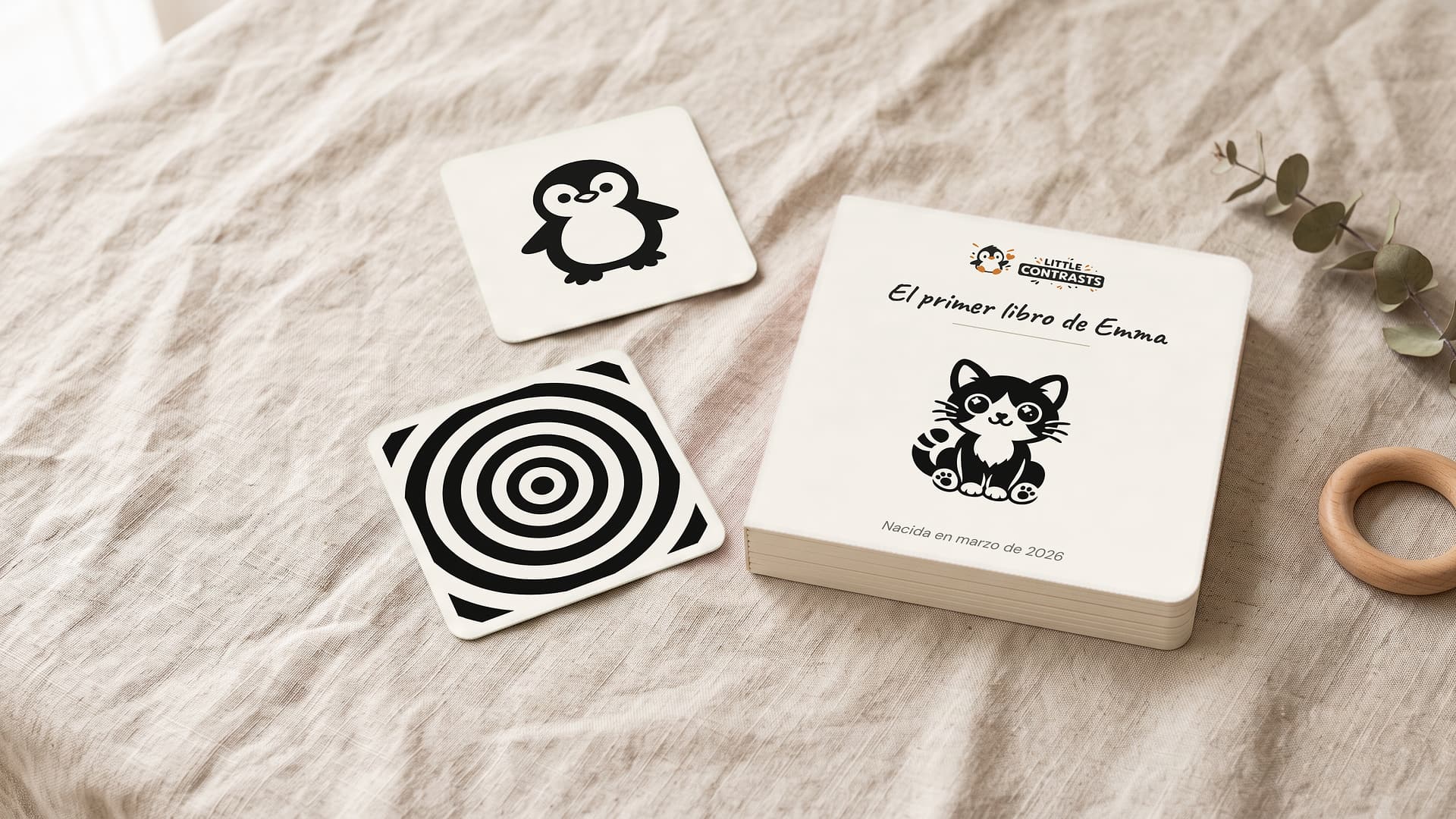 Imagen ilustrativa del libro personalizado de Emma sobre lino, junto a dos tarjetas de alto contraste